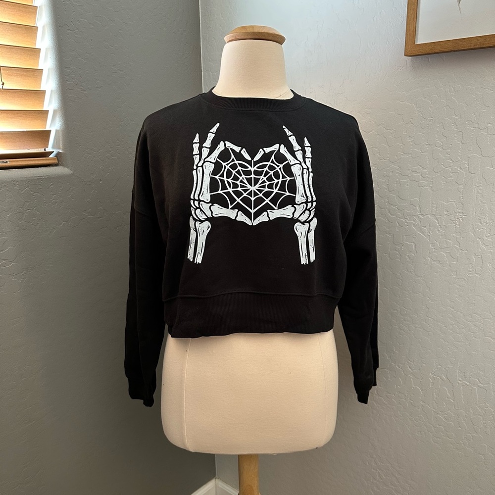 Halloween skeleton heart hands women’s cropped sweatshirt size large
